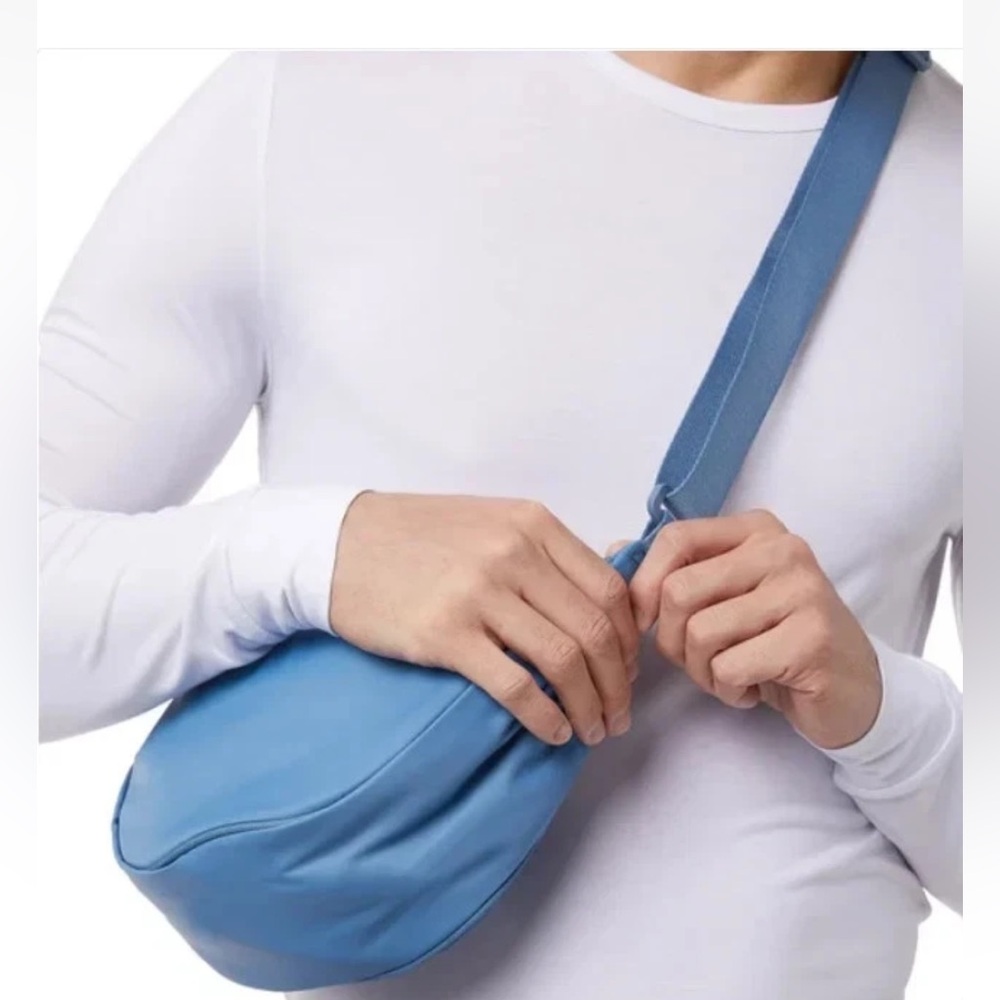 32 Degrees Coronet Blue Crossbody Bag - Picture 6 of 8